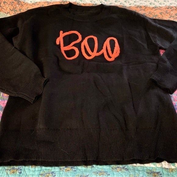 Host Pick 4x!🎉 BNWT- Black Crewneck Halloween Sweater with Orange “Boo” - Picture 4 of 10
